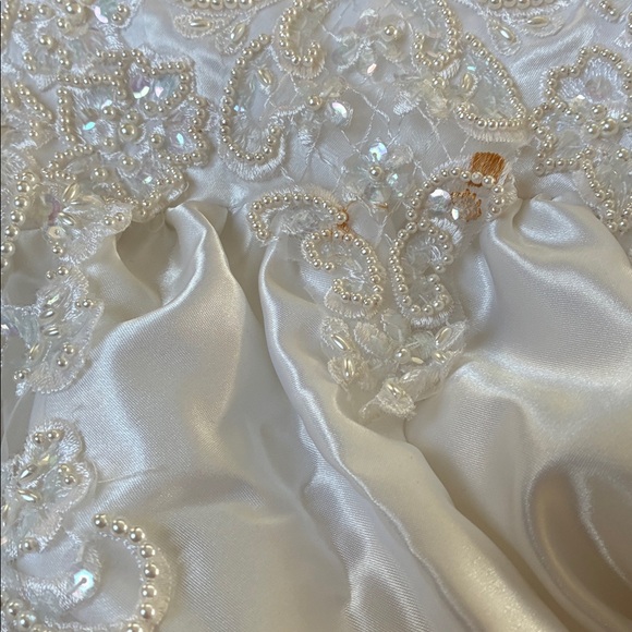 Lili Elegant White beaded pearl & sequin  Lace Wedding Dress - Picture 9 of 9